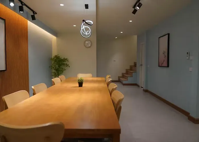 New Asok Grand Family 4br L Walk To Bts,mrt L 10 Guests L Parking L Open April 2026 Bangkok