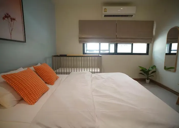 New Asok Grand Family 4br L Walk To Bts,mrt L 10 Guests L Parking L Open April 2026 * Bangkok