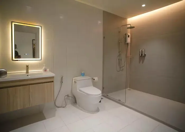 New Asok Grand Family 4br L Walk To Bts,mrt L 10 Guests L Parking L Open April 2026 * Bangkok
