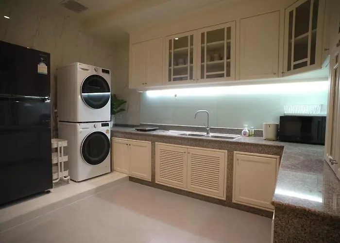 New Asok Grand Family 4br L Walk To Bts,mrt L 10 Guests L Parking L Open April 2026 Appartement *